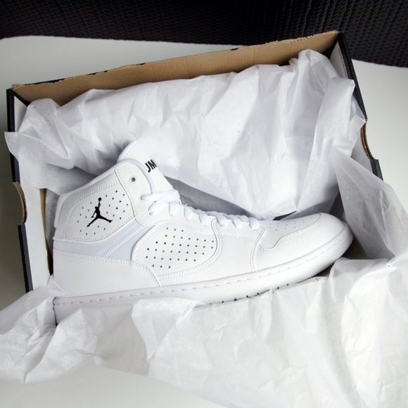Athletic_Shoes